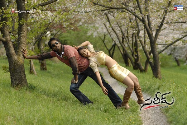 Saleem Movie Stills - Vishnu, ileana - 2 / 15 photos